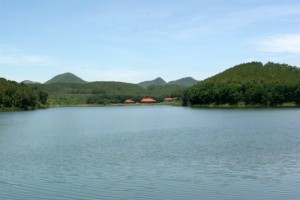 Le paysage pittoresque et romantique au lac Dong Chuong
