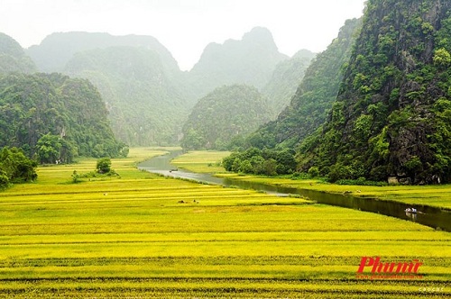 Tam Coc se trouve dans le complexe paysager de Trang An 