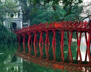 Le pont Thue Huc à Hanoi